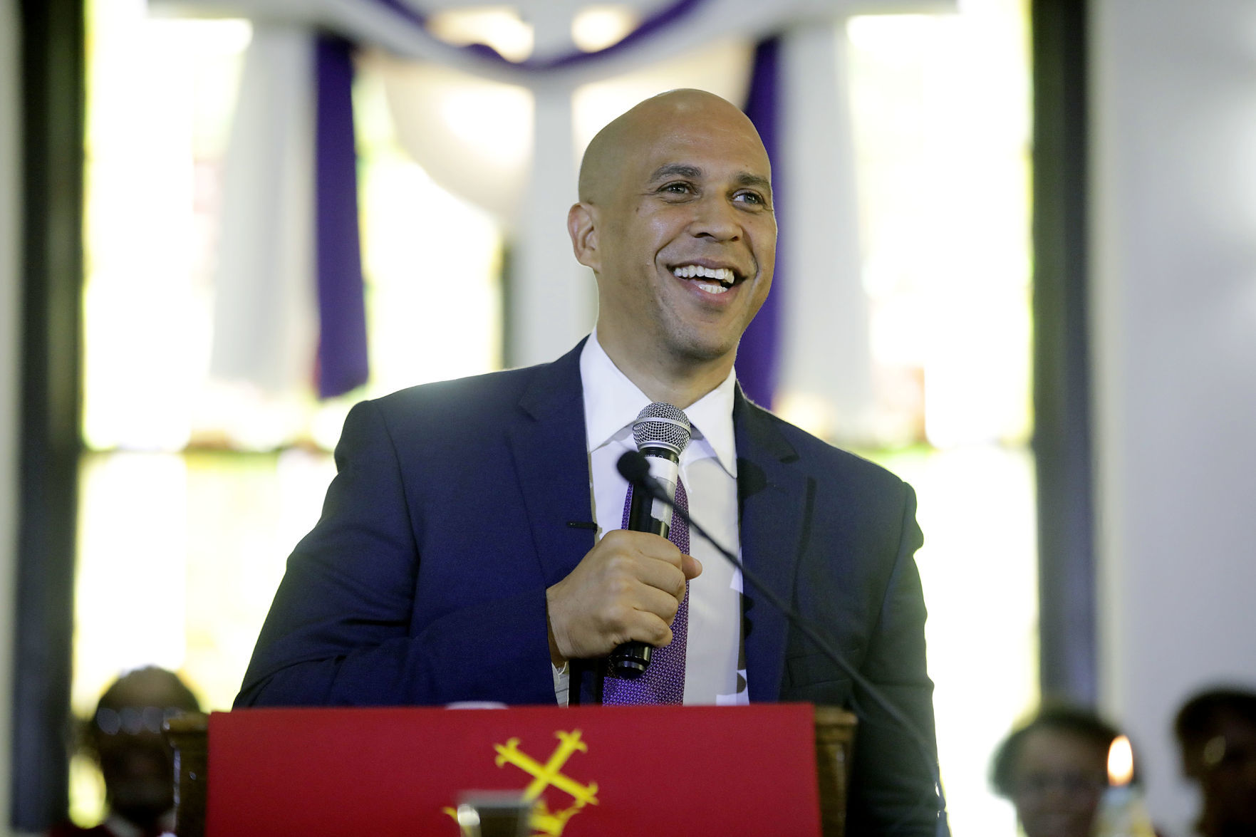 Cory Booker (D)